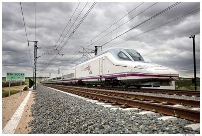 Les avions et les trains reviennent à la normale à Malaga et Valence