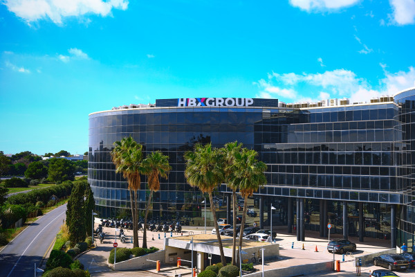 Comment est le premier jour sur la fin du groupe HBX