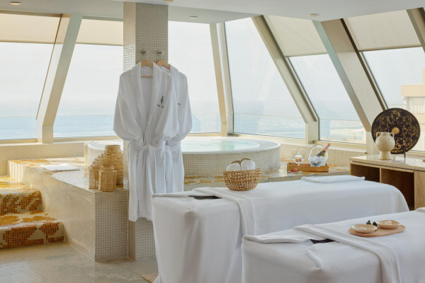 Ainsi regarde le nouvel hôtel de Meliá avec vue sur l'Atlantique et Teide