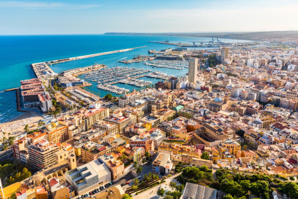 Alicante approuve la limite des carrés touristiques et arrêter de nouvelles licences dans les zones saturées
