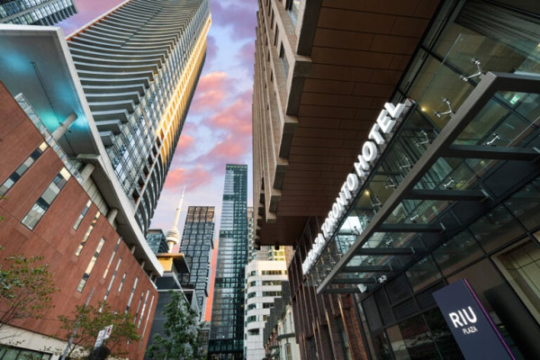 « Le Riu Plaza Toronto a mis du temps à venir, mais il commence à battre des records »