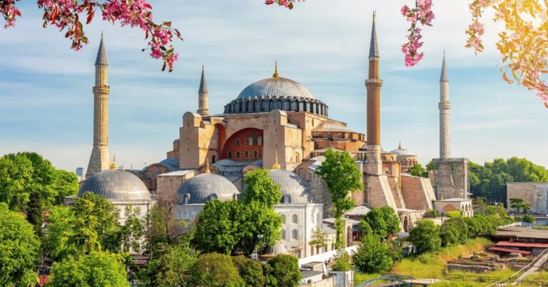 Voyage touristique à Istanbul : immersion au cœur d’une ville fascinante
