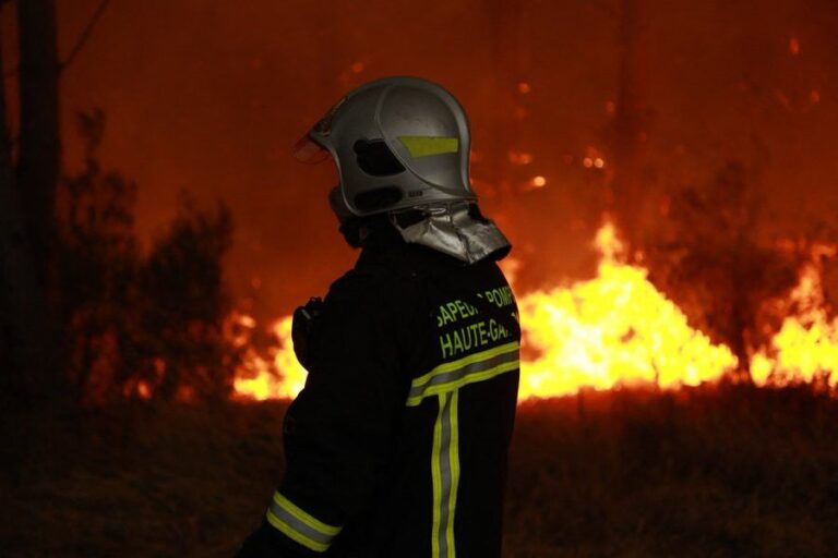 Incendies : recommandations du gouvernement français aux touristes envisageant de se rendre en France